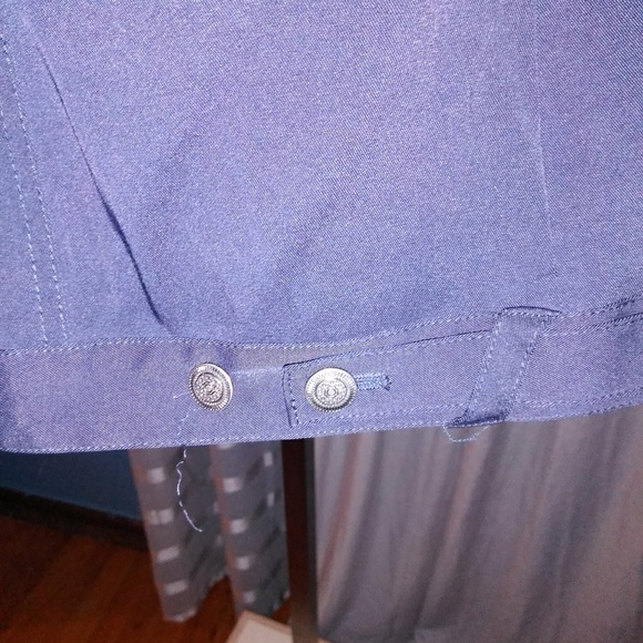 A jacket - Picture 2 of 4